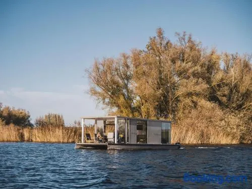 AquaHome - NP de Biesbosch - Bijzonder overnachten op een houseboat! - Image 1