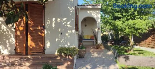 Maison T2 Climatisée avec petit jardin dans impasse calme - Image 1