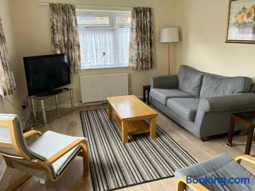 Large Ground floor apartment in the heart of Church Stretton with free parking - Image 1