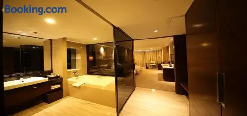 Huai'an Jinling Hotel - Image 1