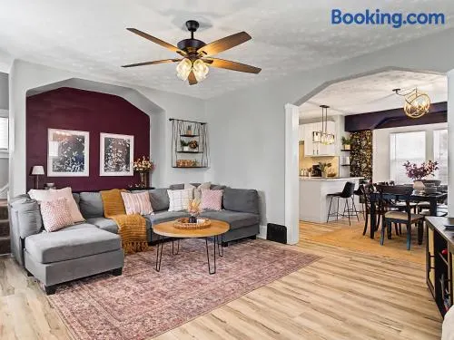 Newly Renovated and Designed Near Downtown - Image 1