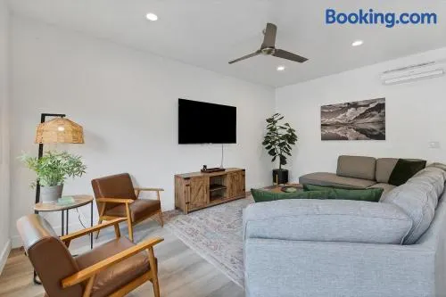 Newly furnished 5BD 4BA Townhome The Vue 30 - Image 1