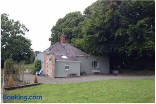 Apple Cottage -- Luxury Stay at Bellingham Estate - Image 1