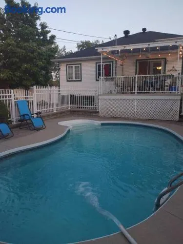 Beautiful Guest Home Riverfront Retreat 15 Min to Ottawa - Image 1