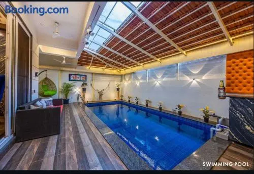 Luxury 6BHK Villa with Private Pool and Jacuzzi Near Candolim - Image 1