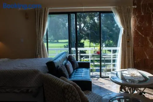 Large Luxury Studio with View in Santa Monica - Image 1