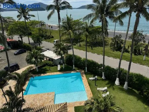 Cobertura Duplex frente Praia Massaguaçu 6 pessoas com vista e piscina - Image 1