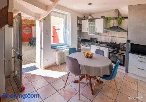 Réf 398 - Hennebont Maison De Ville De Caractère Avec Jardinet Et Patio - Image 1