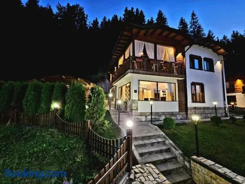 Villa Hills - къща за гости с храна - Image 1