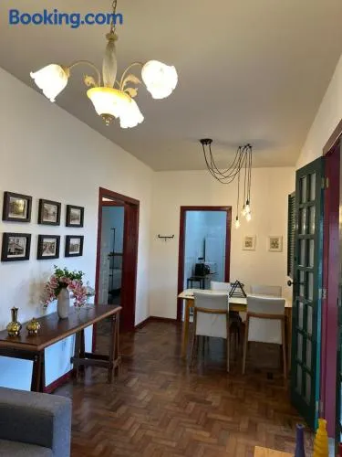 2 Quartos-casa toda-50 M área central e histórica - Image 1