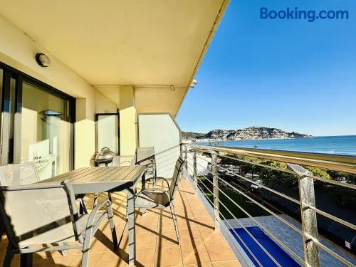 Ático Dúplex con vistas al mar, piscina comunitaria y parking privado, Roses (A221) - Image 1