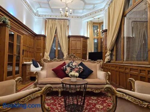 Traditional Victorian West End Apartment - Image 1