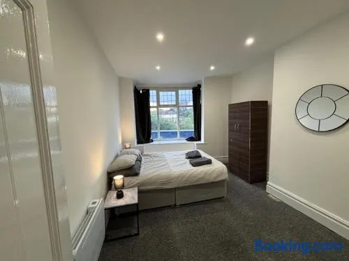 Newly refurbished One Bedroom Flat In Addlestone - Image 1