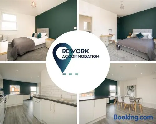 King St Contractor Accommodation 6 bed 6 bath free parking for vans nr Birkenhead by Rework Accommodation - Image 1