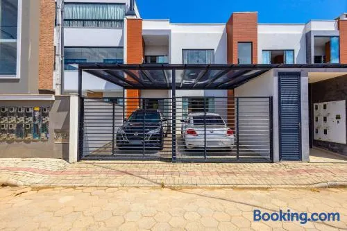 Apartamento Confortável | A 350m da Praia de Itajuba - Image 1