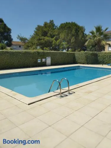 Résidence calme avec piscine - Image 1