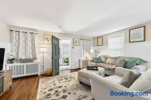 Charming 4-bed 2- Bath Home Close Proximity to Princeton Area and Sesame Place - Image 1