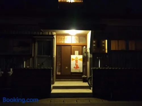 Private Room in Japanese Vintage House 民家の一室 2 Beds, Smoke Free, Free Parking Good to Travel for Tashiro Cats Island no2 - Image 1