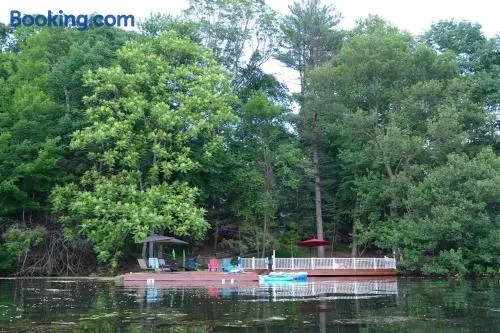 3 Acre Lake Paradise Swimming Pool & Jacuzzi Hottub! - Image 1