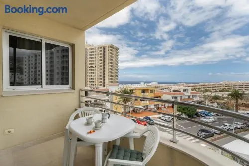 Ferienwohnung mit Terrasse, schnellem Internet und beheiztem Pool | Stadtblick | Ideal für Homeoffice - Image 1