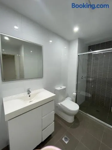 Free parking near Sydney Airport with balcony - Image 1