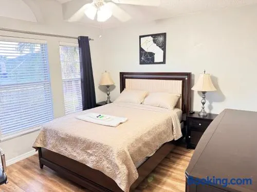 Near Disney cozy quiet place, 2 rooms with queen bed up to 4 people - Image 1