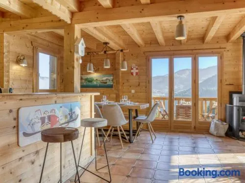 Chalet pour 8 personnes à Crest-Voland, idéal pour un séjour à la montagne - Image 1