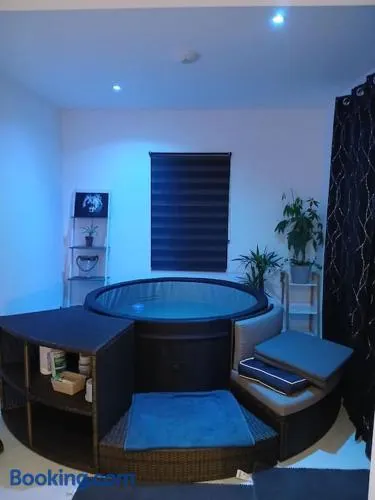 Chalet jacuzzi - Image 1