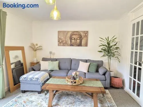 Bright and spacious 3 Bedroom house with parking, close to Peterborough City Centre - Image 1