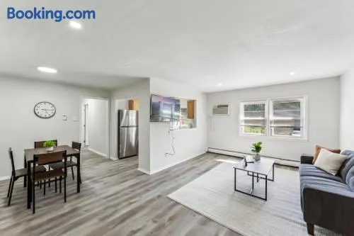 Pine Brook 1111 I State of the art 15 Bd Apt - Image 1