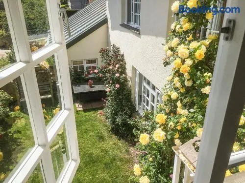 Rose Cottage - Image 1