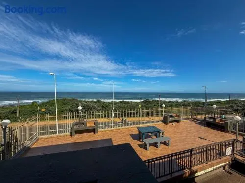 28 Breaker View 3-bedroom beach apartment - Image 1