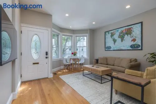 Sunny convenient home w/ private patio! Easy walk to everything! - Image 1