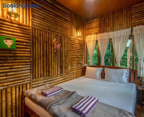 บ้านไม้ไผ่เทียมตาแม่กำปอง Baanmaipai Tiamta Maekampong - Image 1
