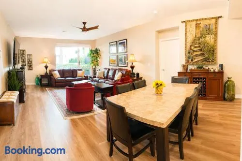 Midterm rental Luxury Walnut Creek condo BART walk - Image 1