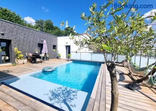 La Velaysienne 5 étoiles piscine,sauna, jacuzzi - Image 1