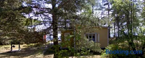 Old Finnish lakeside cottage with sauna - Image 1