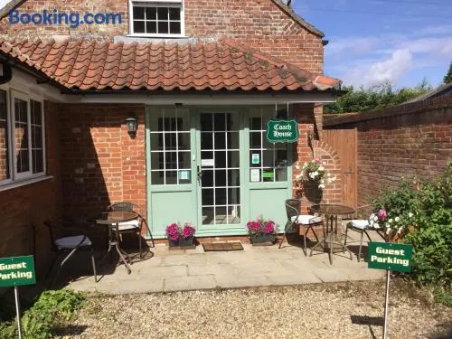 Coach House Wroxham Holiday Cottage - Image 1