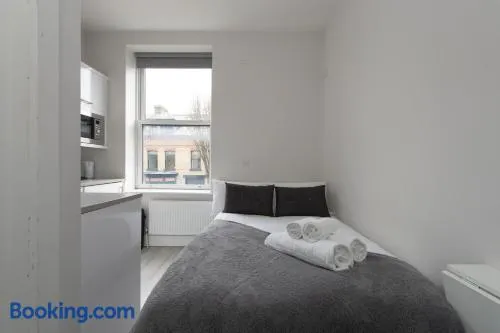 Fabulous Apartment in Superb location - Image 1