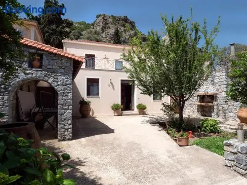 Traditional Stone Home 30 min. from famous Beaches - Image 1