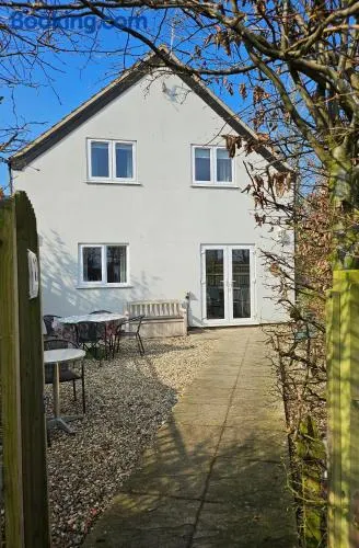 Farthing Cottage - Image 1