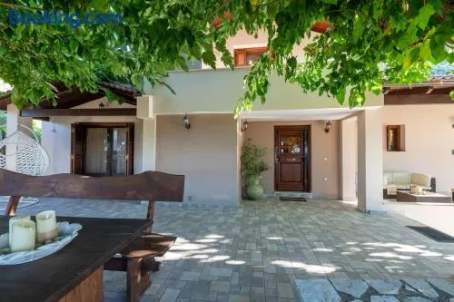 Aura Sea & Shadow Villa, Aigio - 4BR by ΜΡS - Image 1