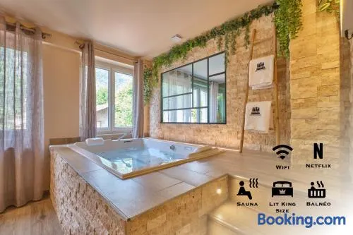 Scandinavian Suite - Private Spa and Sauna - Image 1