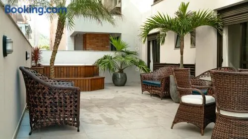 Apartamento TOP Garden com SPA a 550 m da Praia - Image 1