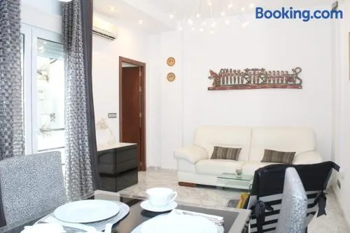 Apartamento Luminoso en Macarena - Image 1