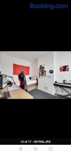 Nottingham Guest House - Image 1