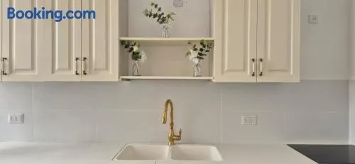 Central and stylish - Image 1