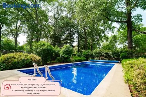 Pool - Hot Tub - Game Room - Remodeled - Sleeps 10 - Image 1