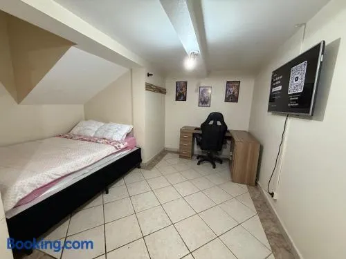 Quarto em ótima localização - Image 1