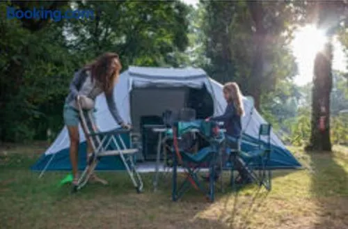 Les Hortensias grande tente familiale 2 chambres et séjour sur camping familial près des plages - Image 1